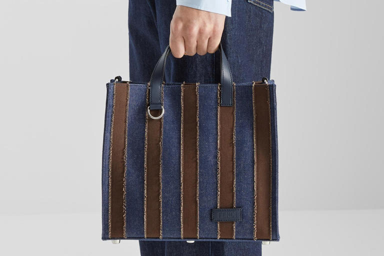 FENDI フェンディ ペカン柄 ストライプ ドーム型 2WAY ショルダー ハンドバッグ ブラウン FENDI フェンディ ペカン柄 ストライプ ドーム型 2WAY ショルダー