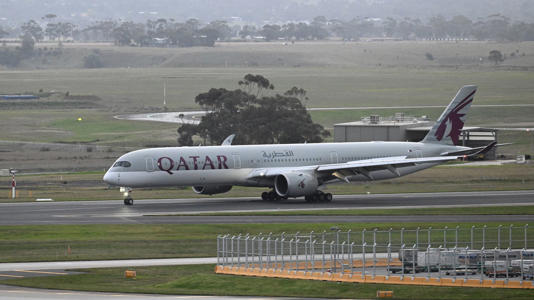 A flight carrying families with alleged links to IS militants lands in Melbourne. Pic: AAP/Reuters