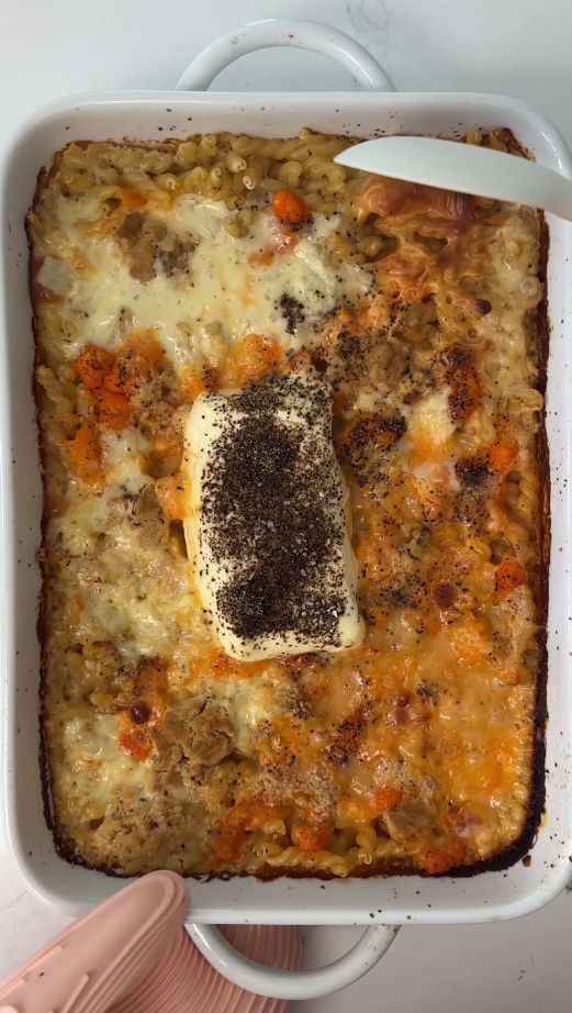 Make creamy mac and cheese with a crunchy Cheeto twist
