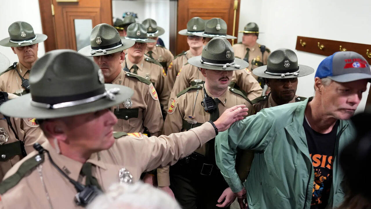 Tennessee Republicans advance redistricting plan amid protests