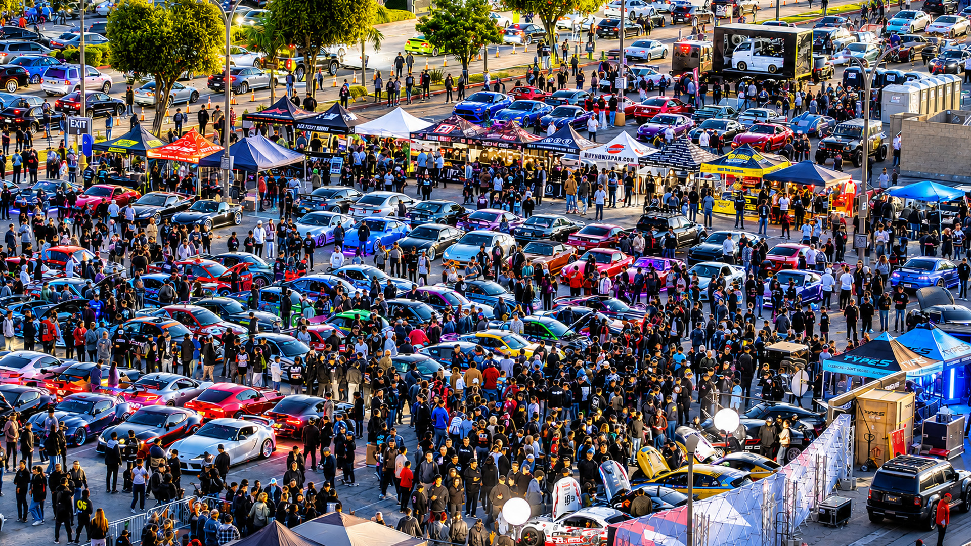 This car meet packs 800 modified cars in one spot