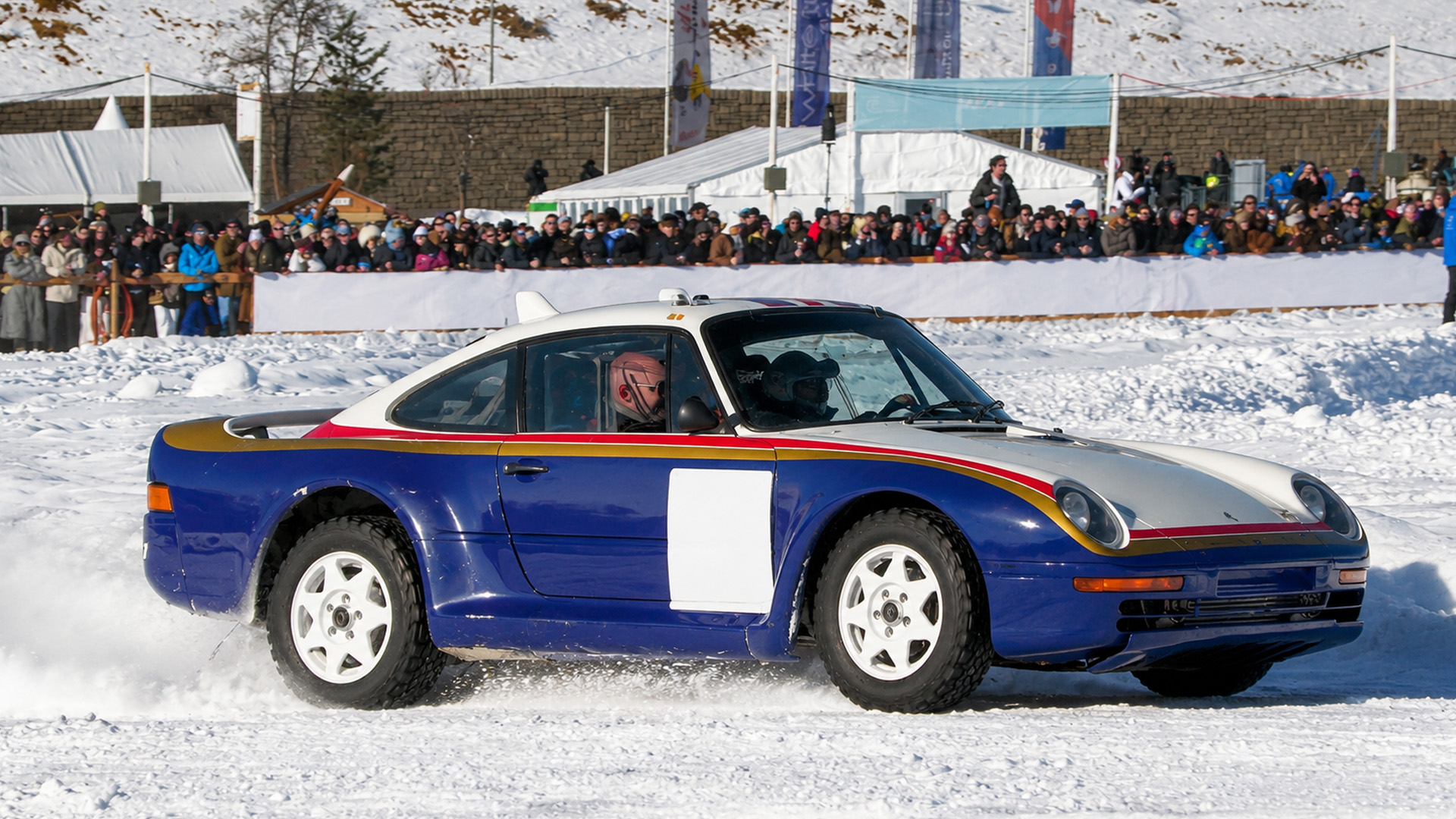 Here’s how the 1986 Porsche 959 Dakar looks while conquering a snowy track