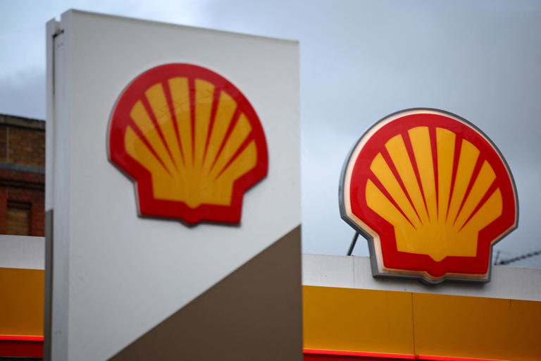 Shell profits surge on rising oil price as Qatar LNG damage increases risks