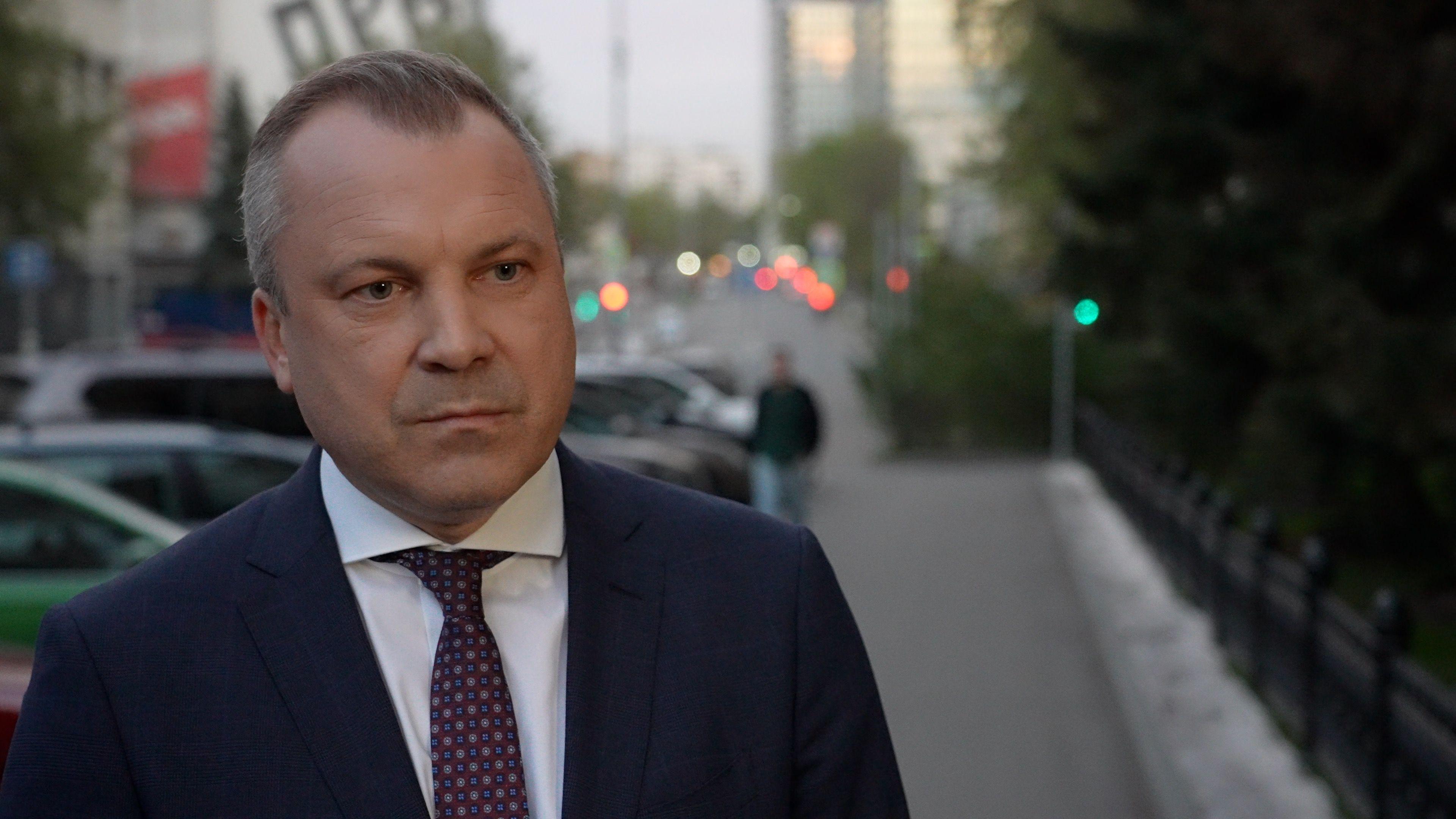Rosenberg: Russia's Victory Day parade with no tanks a sign Ukraine war ...