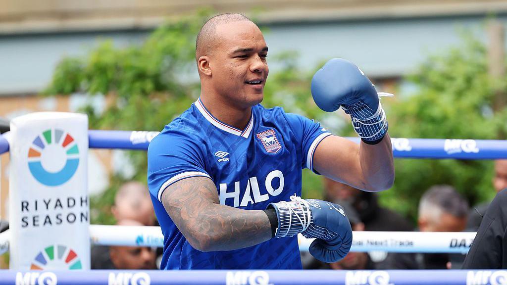 Sutton's predictions v boxing world champion Fabio Wardley