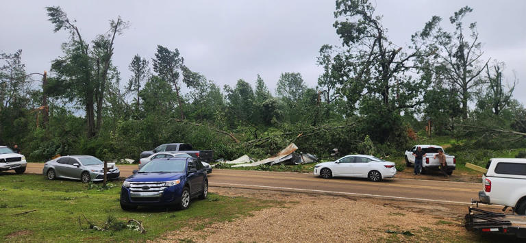 Mississippi tornadoes cause injuries, damage to hundreds of homes
