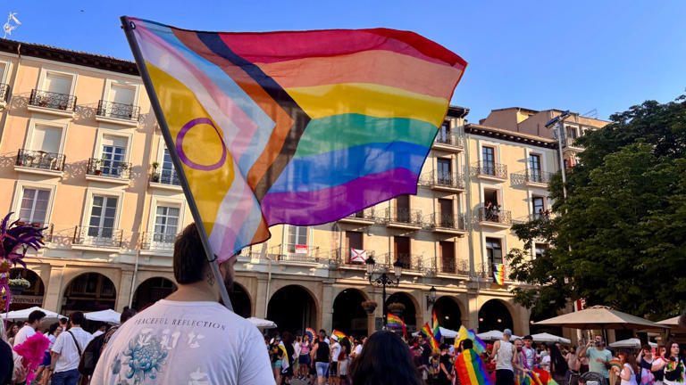 PP y Vox rechazan que la bandera LGTBIQA+ ondee en el Parlamento de La ...
