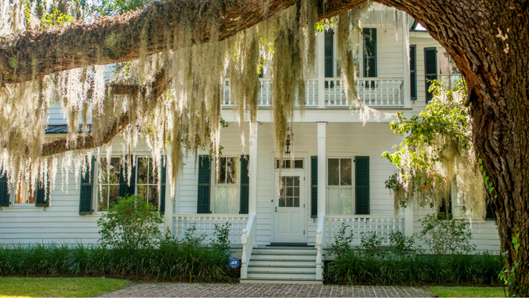 Americans keep moving to Texas and Florida — but one other red state is ...