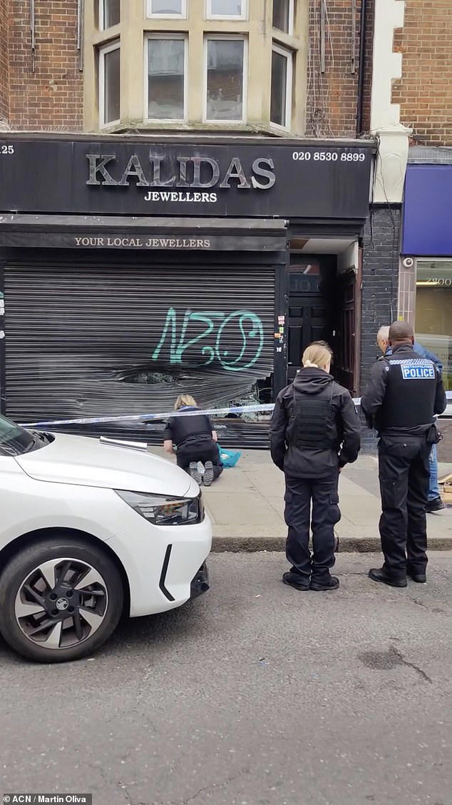 Moment brazen gang ram raid London jewellers with Mercedes before ...