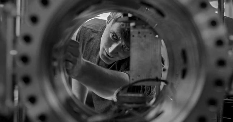 Nights on the moon are extremely cold—and this new NASA testing rig can ...