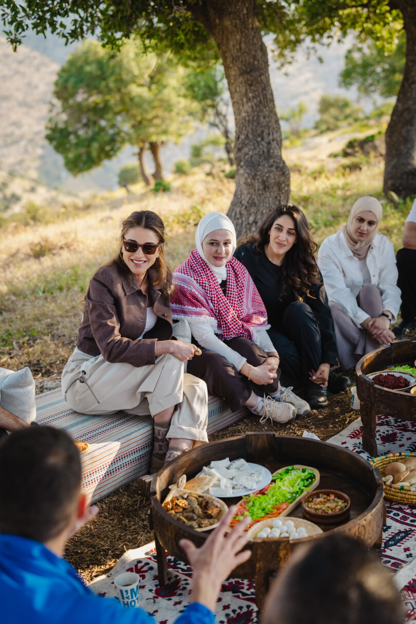 Rania de Jordanie chic même en randonnée