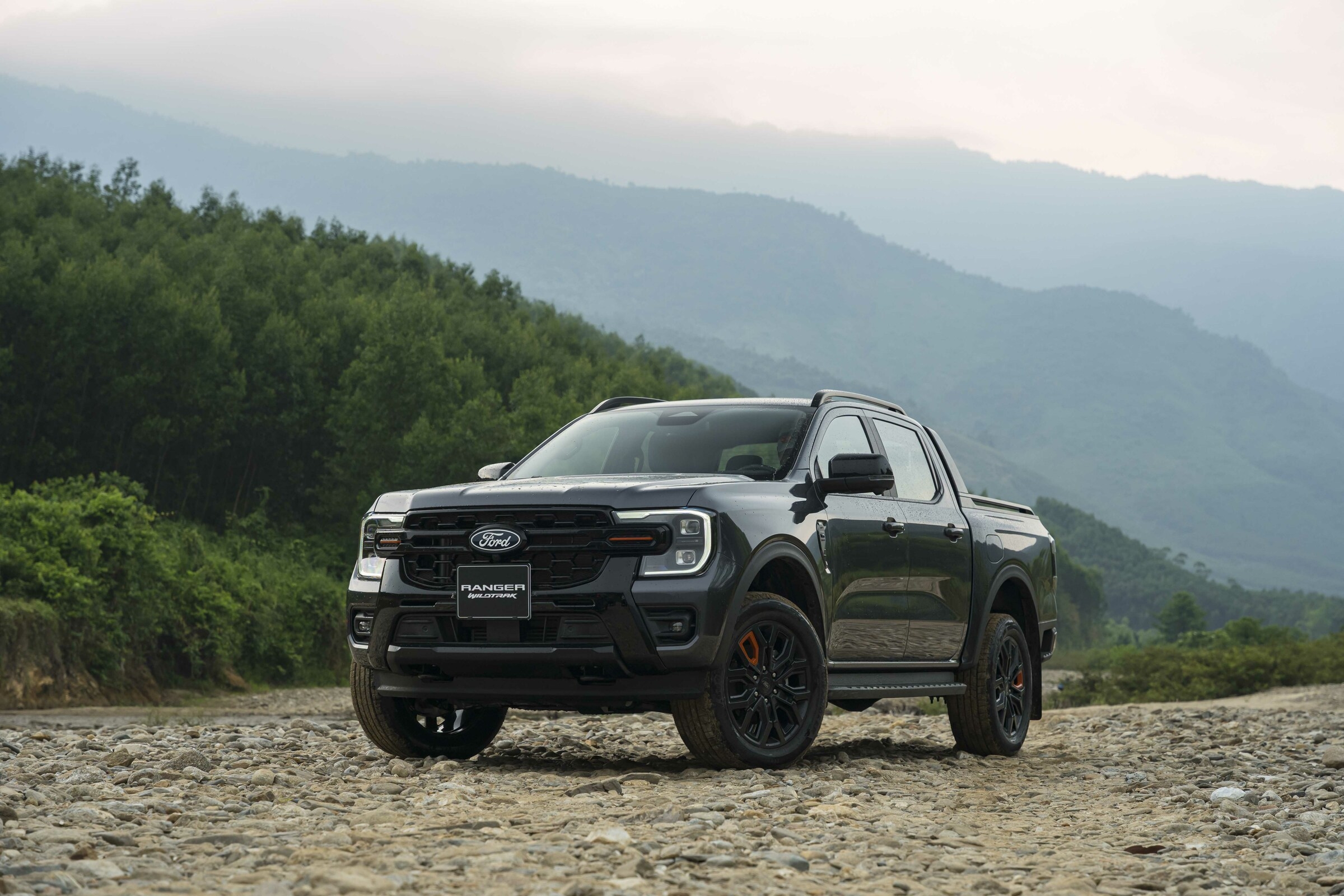 Ford Ranger Wildtrak máy 3.0 V6 ra mắt, giá gần 1,1 tỷ đồng