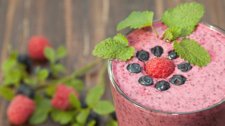 Berry matcha smoothie recipe for a healthy energy boost