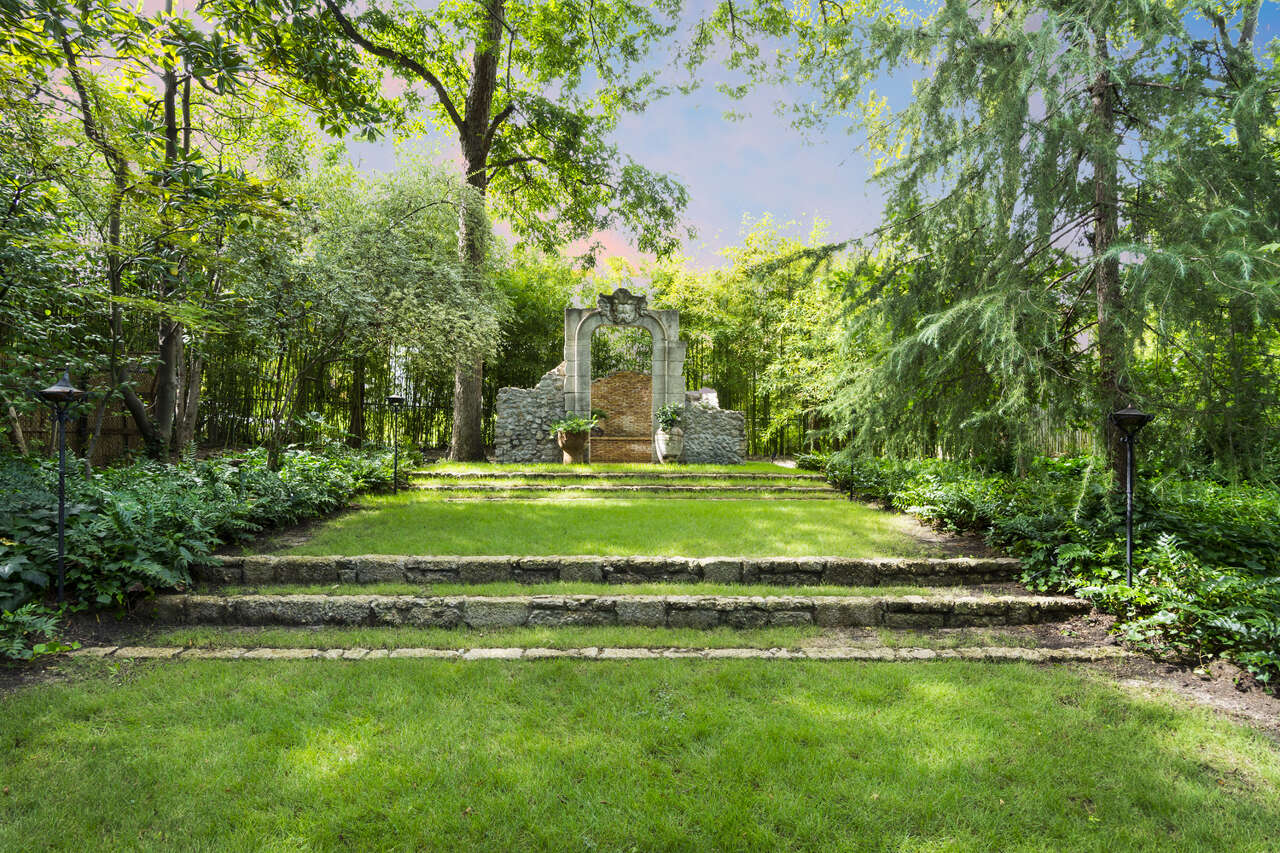 How to diagnose and fix a patchy lawn