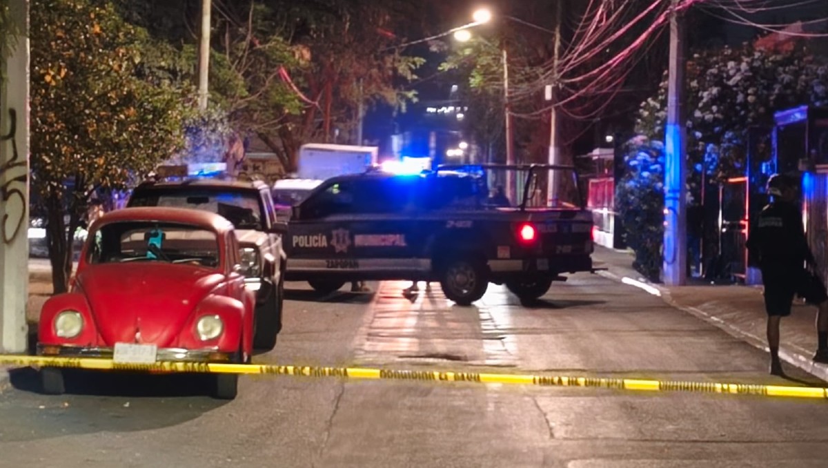 Hombre es asesinado a balazos a bordo de su auto en Zapopan