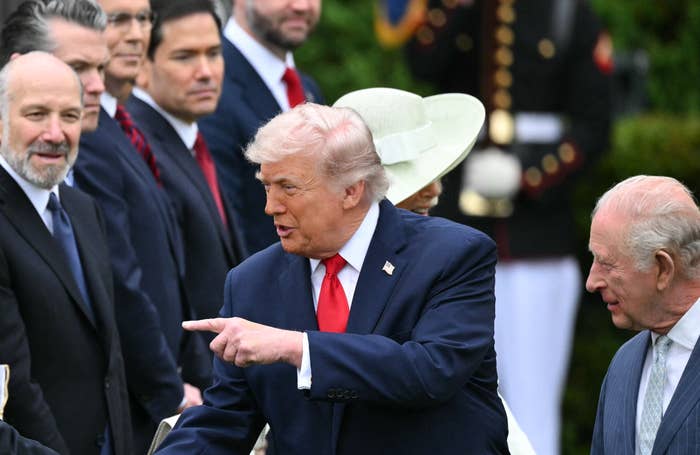 This new picture of Trump's hands during a press conference is going viral