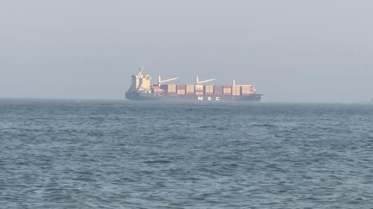 Ships in Strait of Hormuz remain stranded amid hopes of US-Iran deal