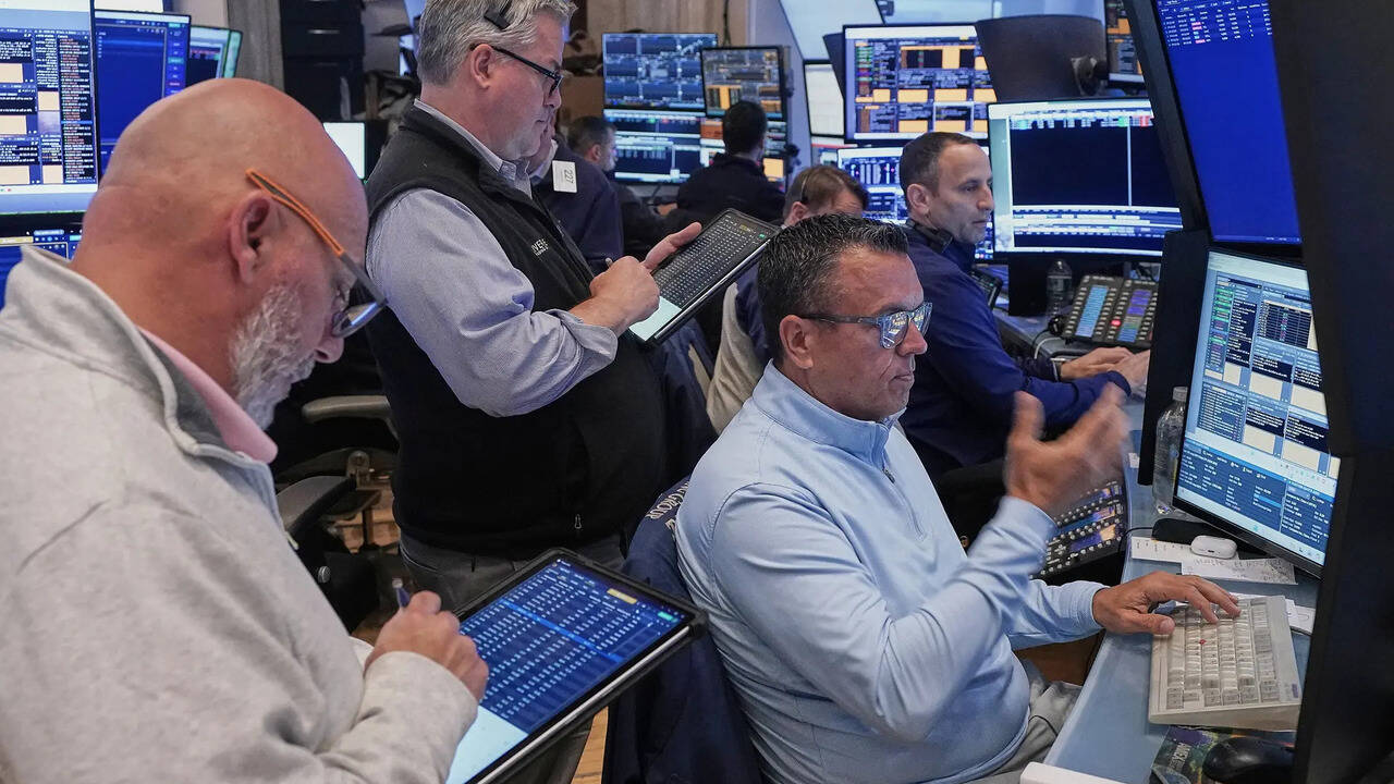 US stock market declines amid fluctuating oil prices