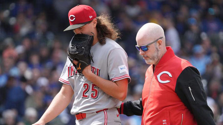 Reds lose seventh straight in nightmarish affair, swept by Cubs