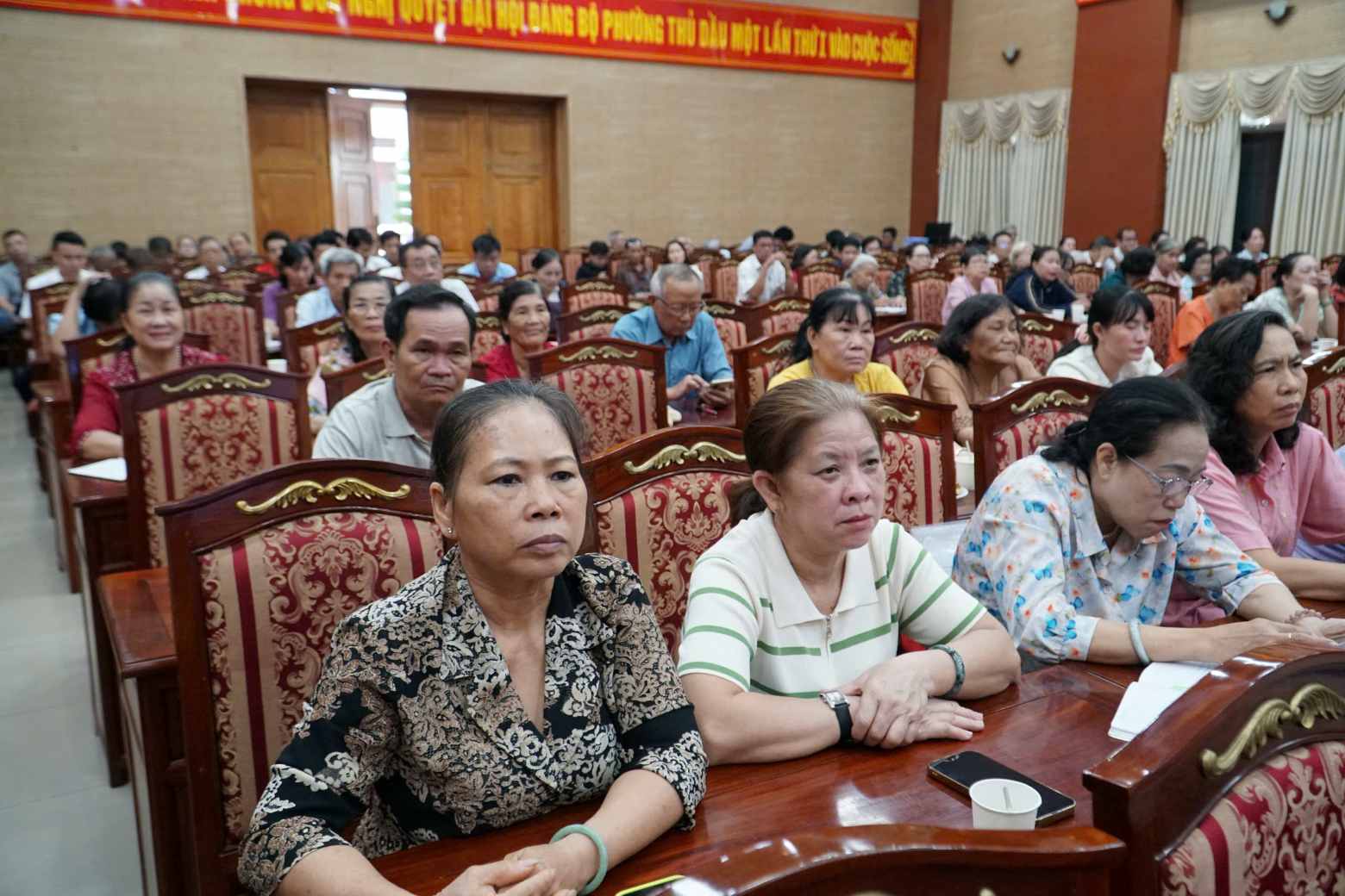 Cử tri ở TPHCM phản ánh rút bảo hiểm xã hội bị hẹn lịch 3 tháng sau