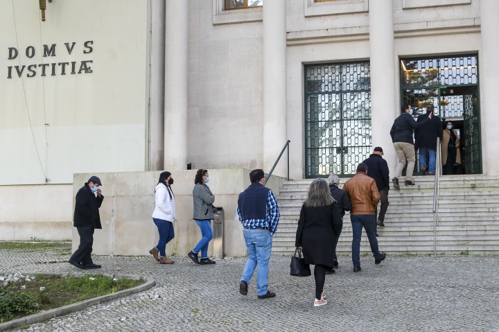 Tribunal de Leiria condena professor acusado de maus-tratos a duas crianças