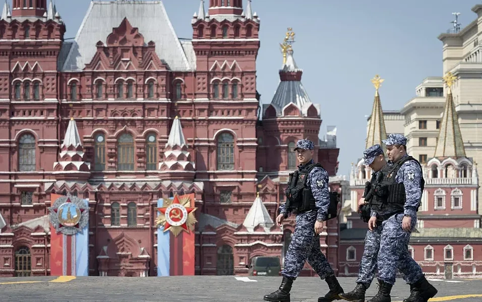 Russia replaces air force chief amid security clampdown