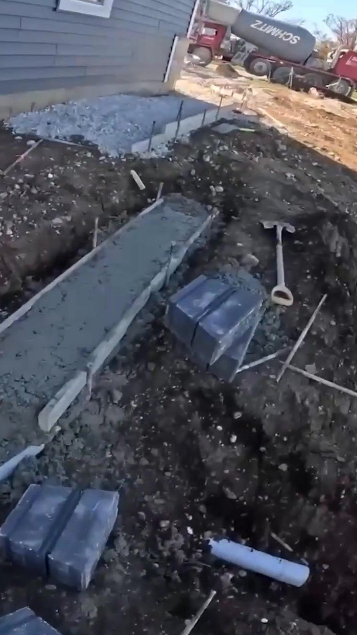 Forklift maneuver nearly tips over