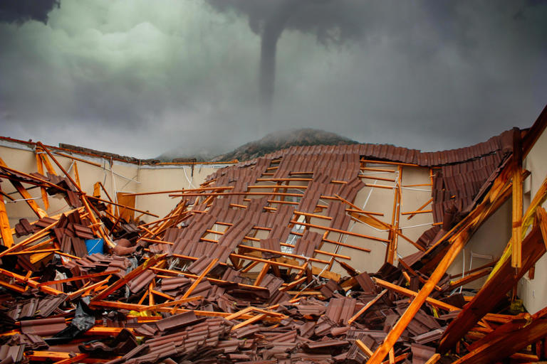 Over a dozen tornadoes destroy hundreds of homes across Mississippi