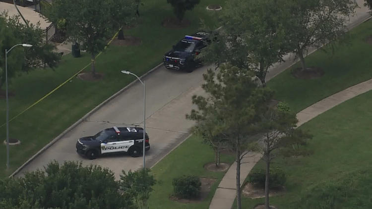 One killed, another injured in southeast Houston shooting
