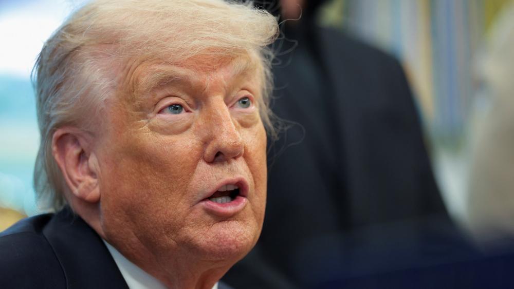 Trump gives 4 July ultimatum to EU to approve trade deal with US