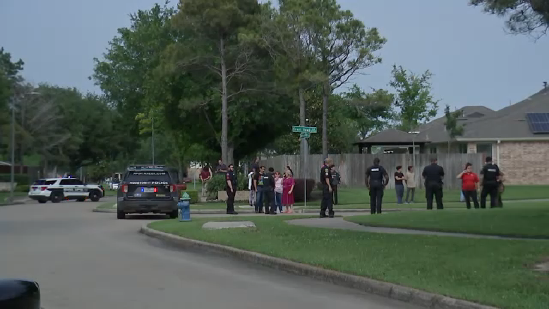 1 dead, 1 injured after drive-by shooting in southeast Houston, HPD says