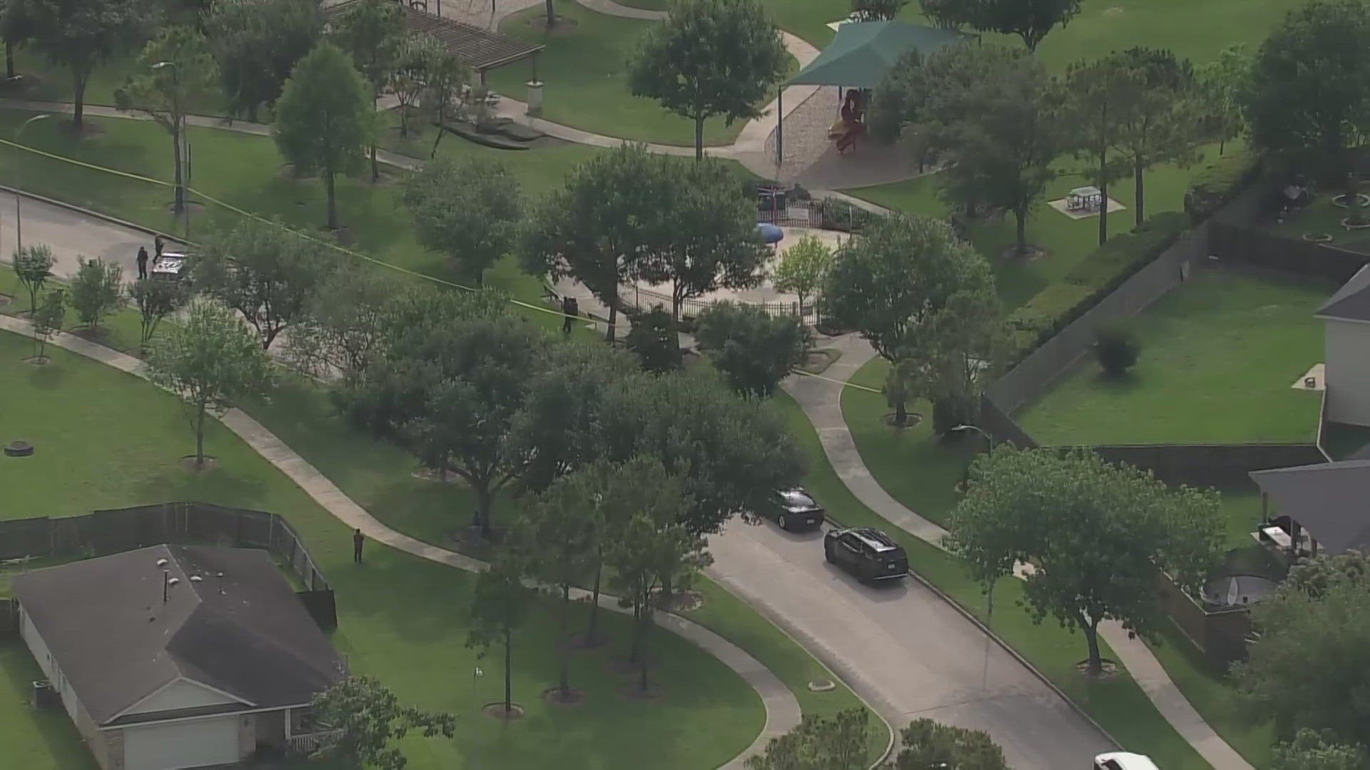 One killed, another injured in southeast Houston shooting, police say