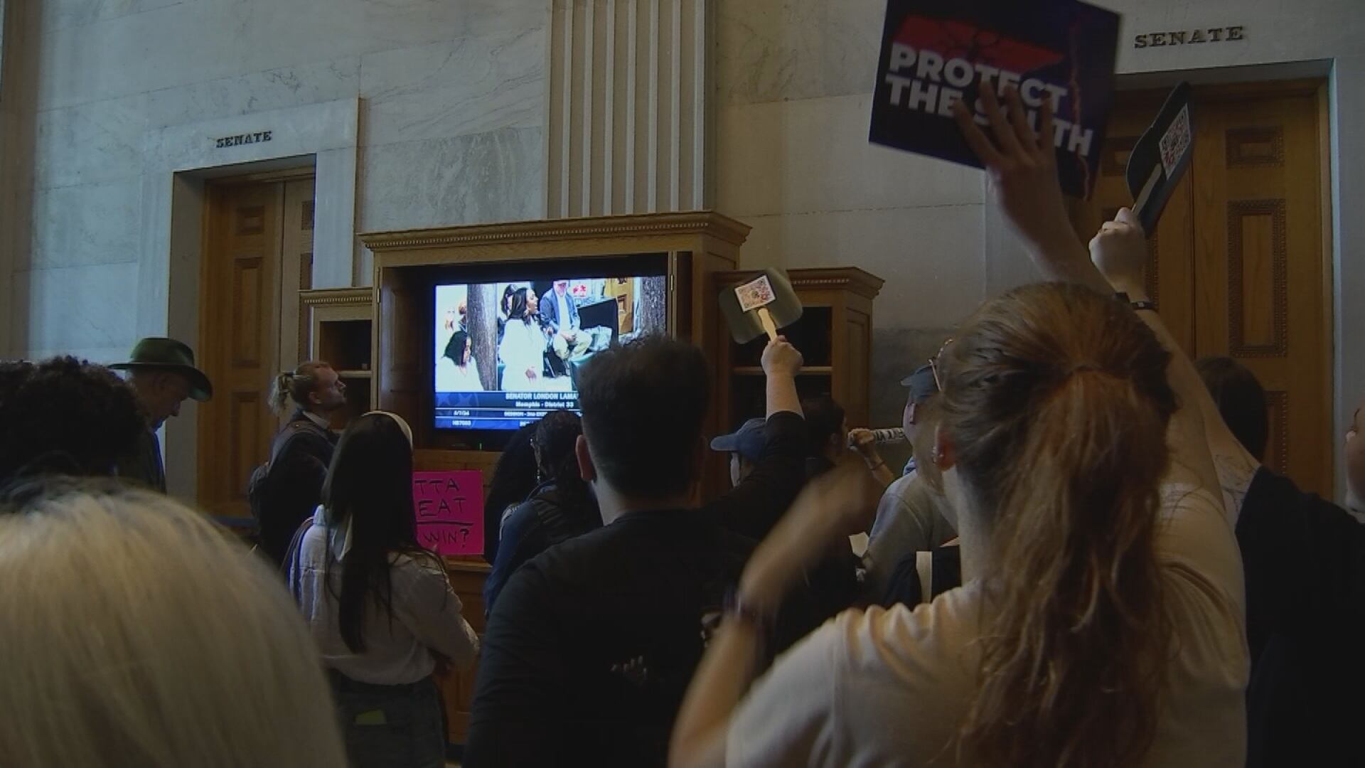 Tennessee congressional map changes draw hundreds of protesters to ...