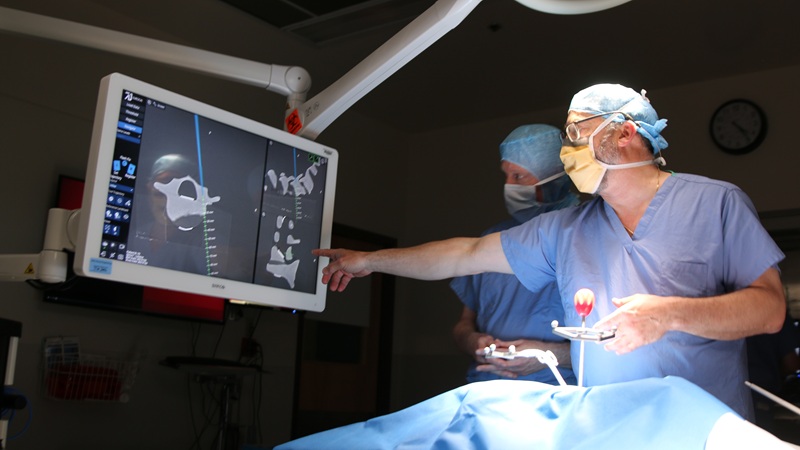 How robotic-assisted surgery helps both doctors and patients