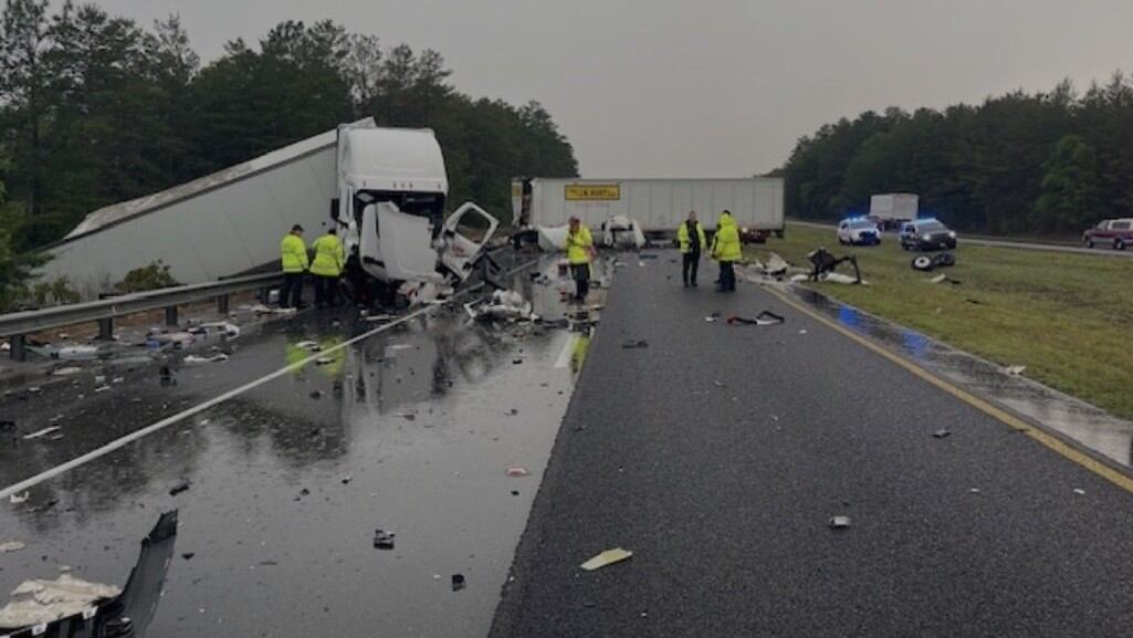 Crash involving 2 tractor-trailers blocks eastbound traffic on I-10 in ...