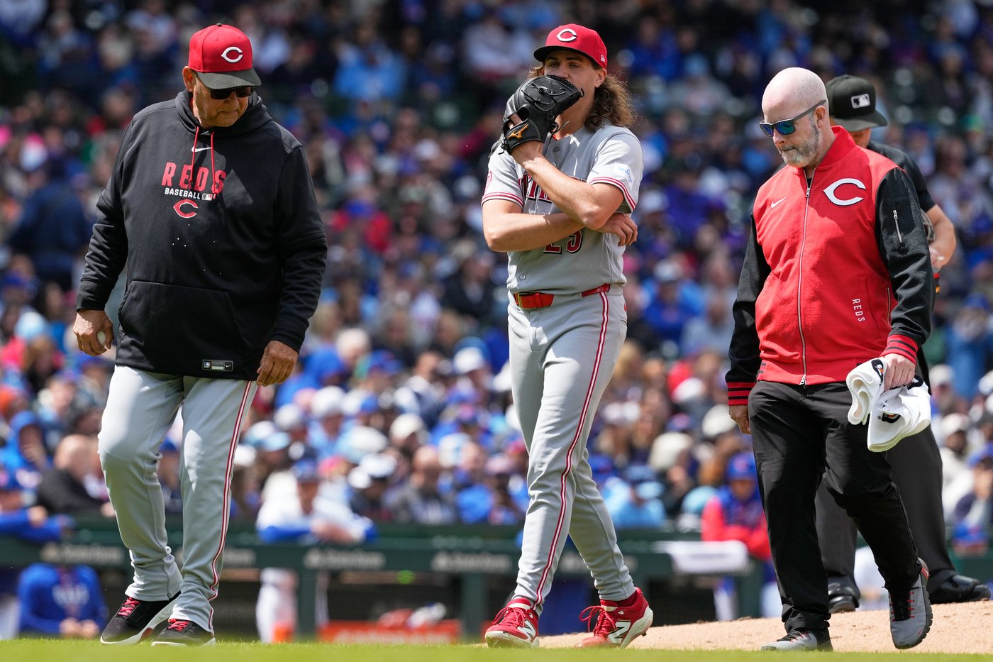 Cincinnati Reds starter Rhett Lowder exits with right shoulder ...
