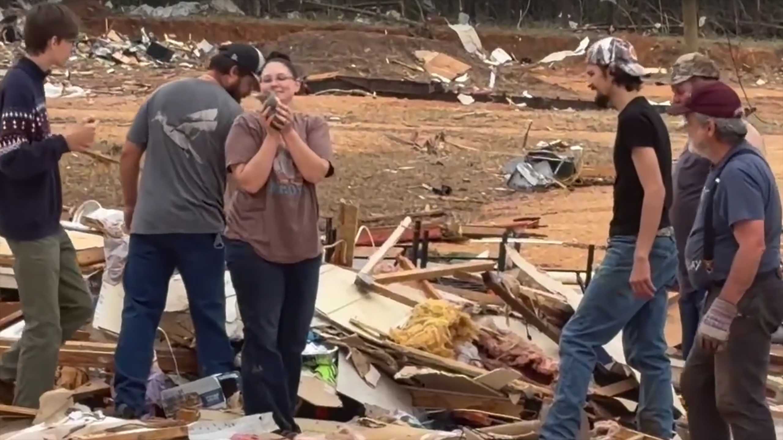 'She just heard it meow': Family digs through Mississippi tornado ...