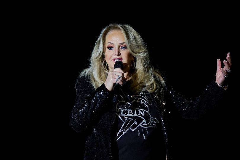 Bonnie Tyler, 74, placed in induced coma in Portugal after intestinal ...