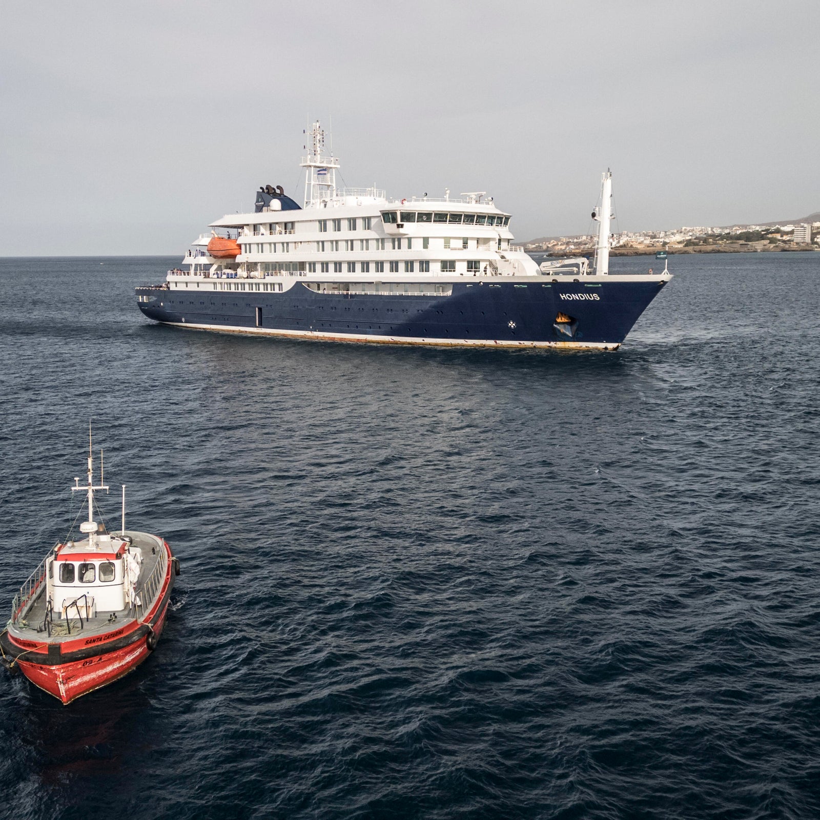 Health personnel returning from the cruise ship MV Hondius are seen at the port of Praia, Cape Verde, on May 6, 2026, as several people with suspected cases of hantavirus infection were evacuated for treatment.