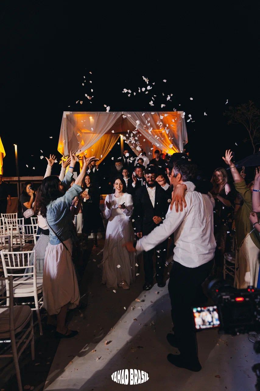 Five Jewish couples marry in Brazil in front of 900 young Jews from ...