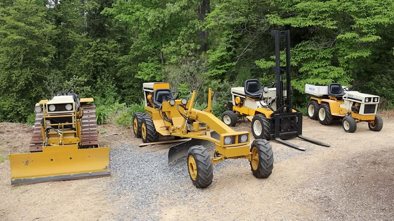 DIY guy builds ultimate chore fleet with mini bulldozer, road grader ...