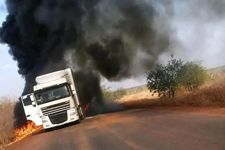 mali_camions_marocains_incendies