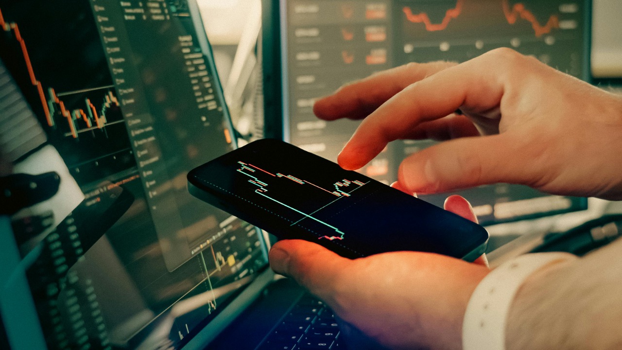 FTC bans data broker Kochava from selling your location data without ...