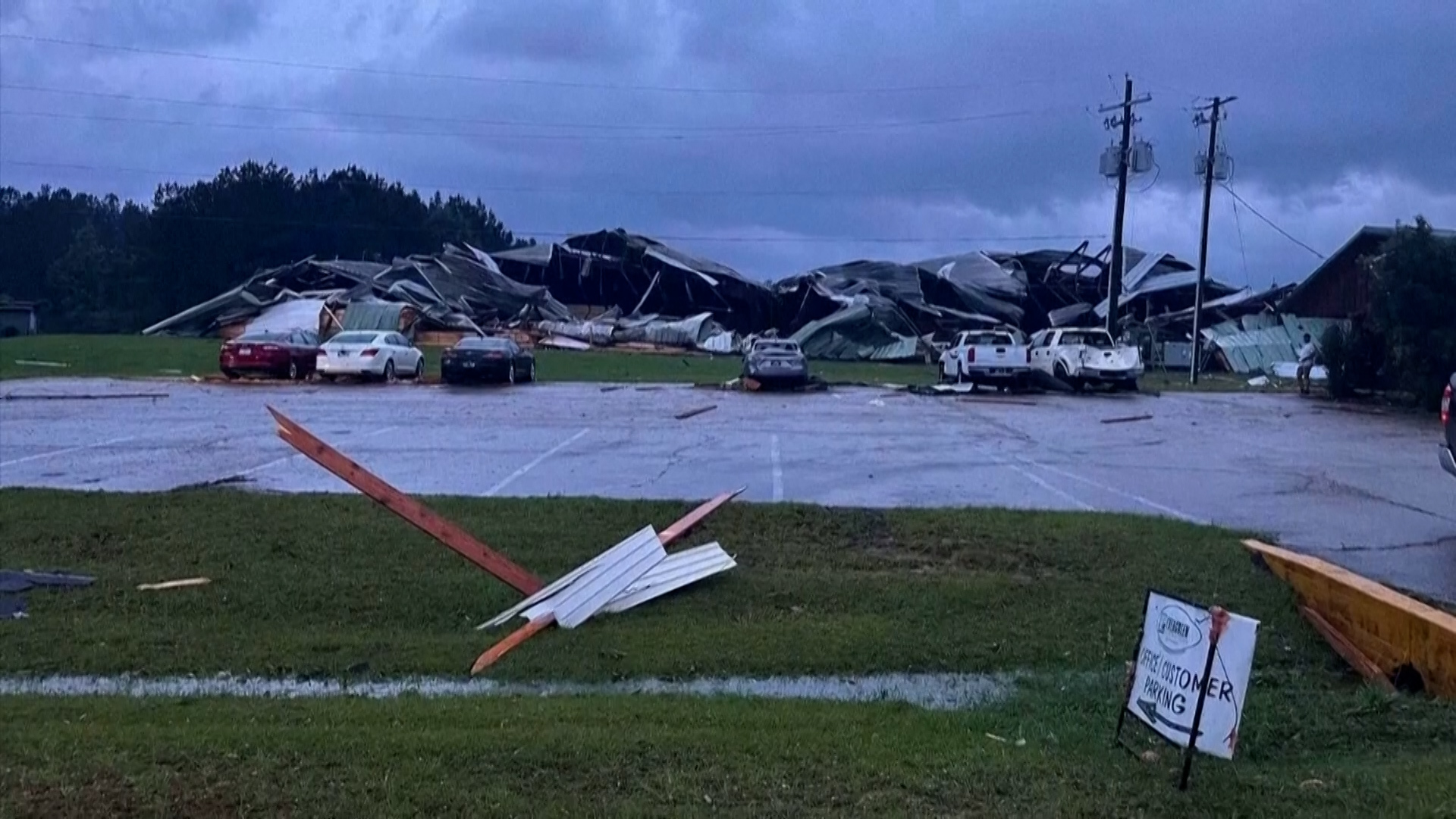 Hundreds of homes damaged as tornadoes rip through Mississippi ...