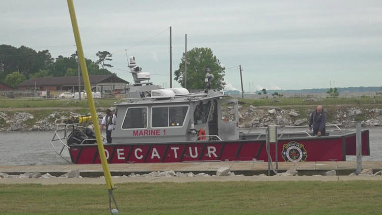 Decatur Fire & Rescue launches first fireboat to boost Tennessee River ...