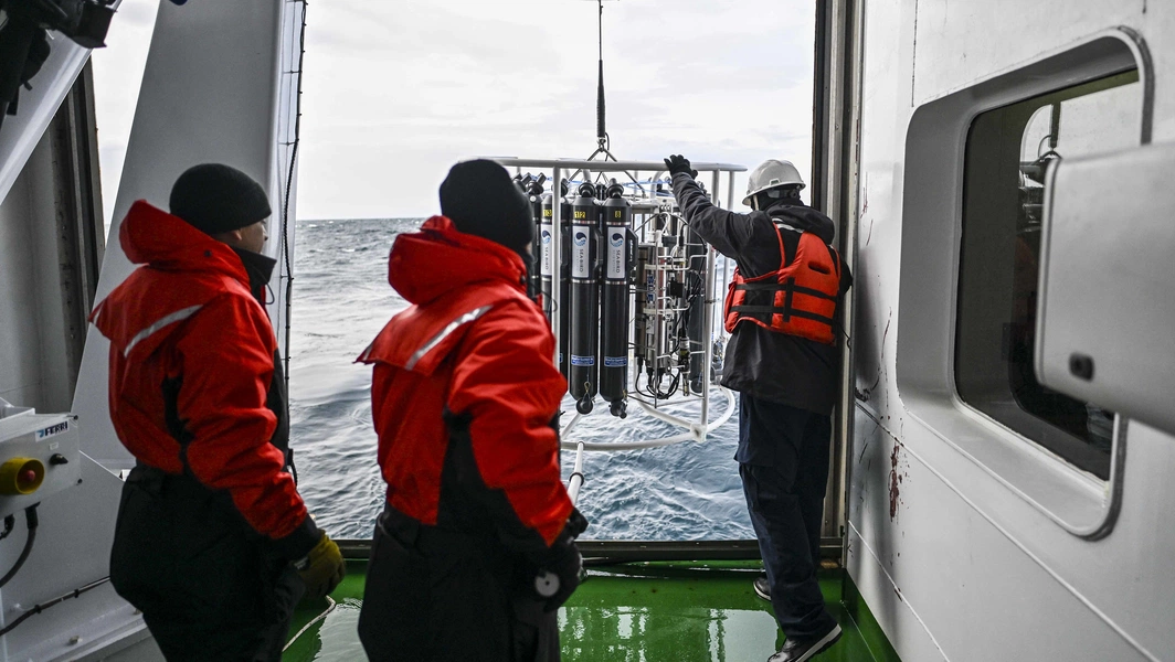 Lost Antarctic sub returns data challenging ice melt models