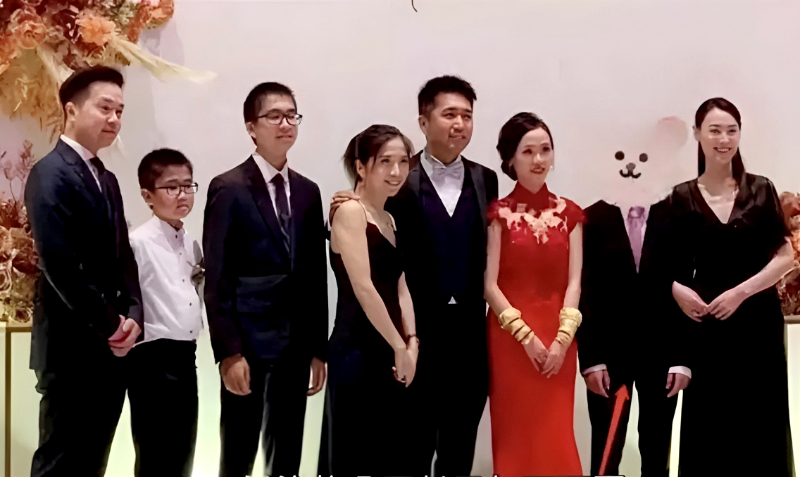 Sao châu Á 8/5: Con trai Lương Lạc Thi và tỷ phú hiếm hoi lộ diện