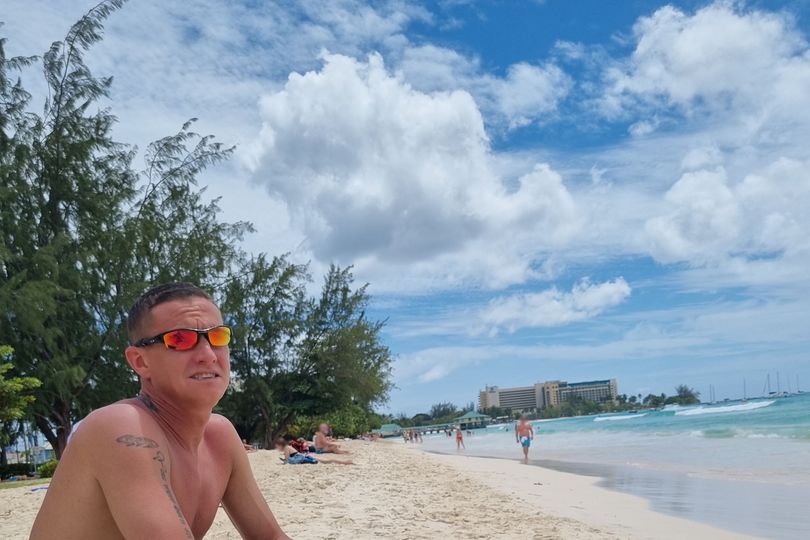 I'm stranded on dream holiday island after UK rule change - I miss my kids
