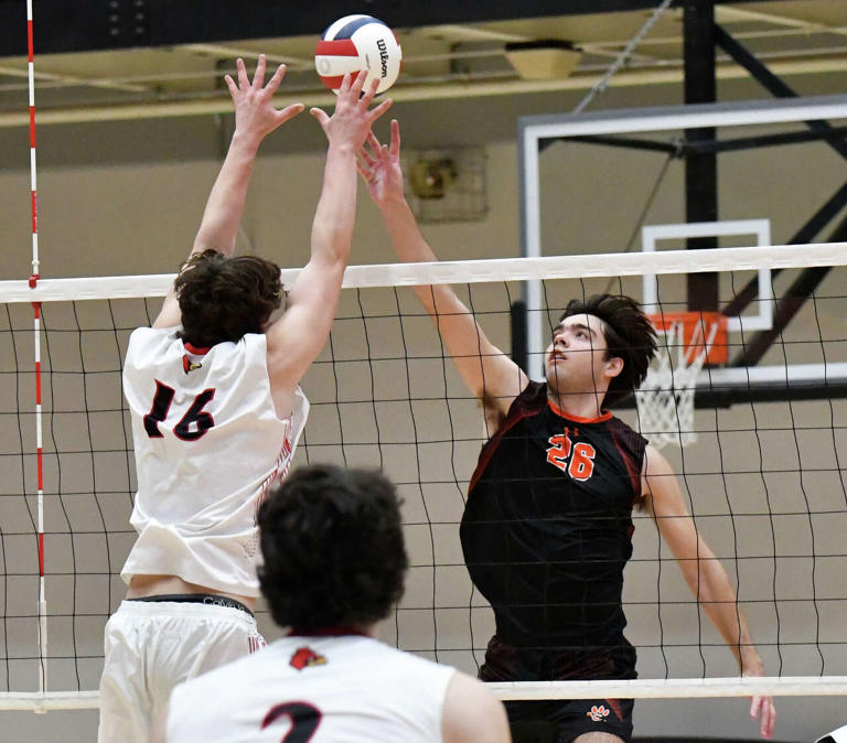 Edwardsville volleyball falls to nationally ranked O’Fallon in SWC match