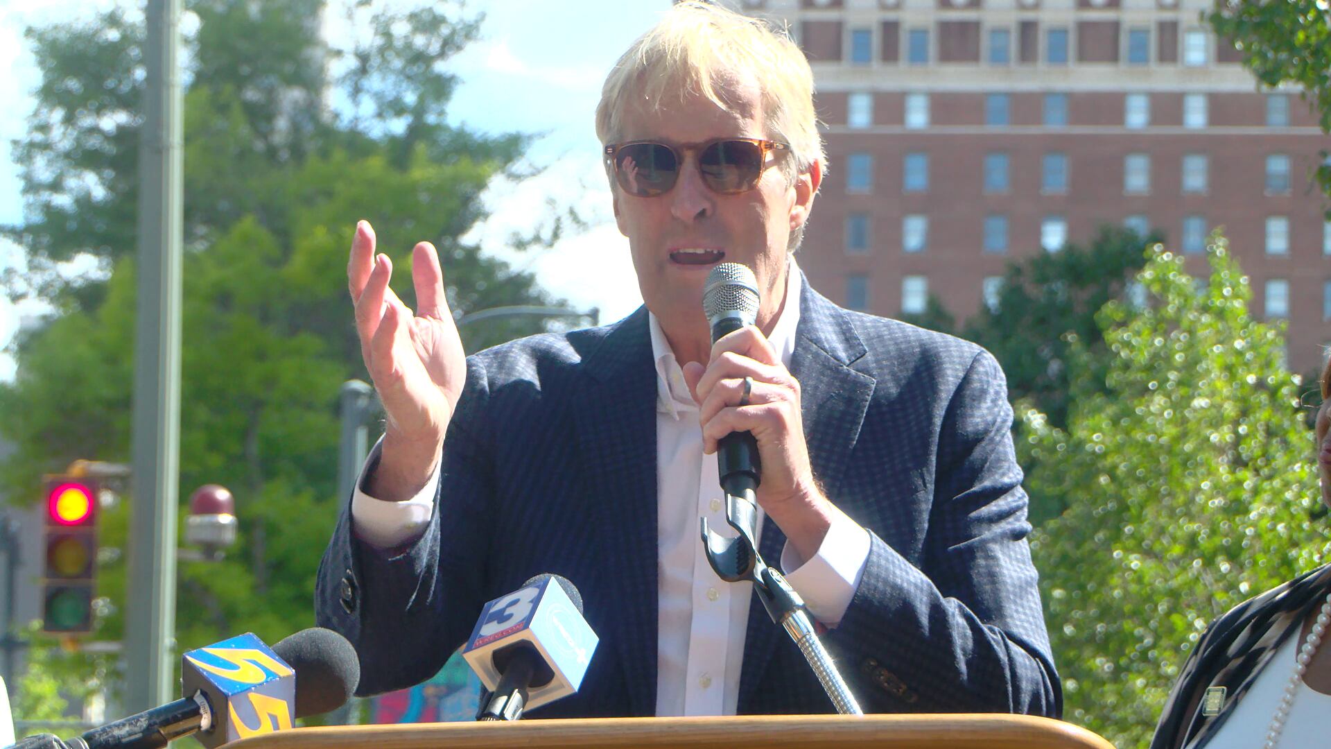 Honorary street sign unveiled for Kevin Kane in downtown Memphis